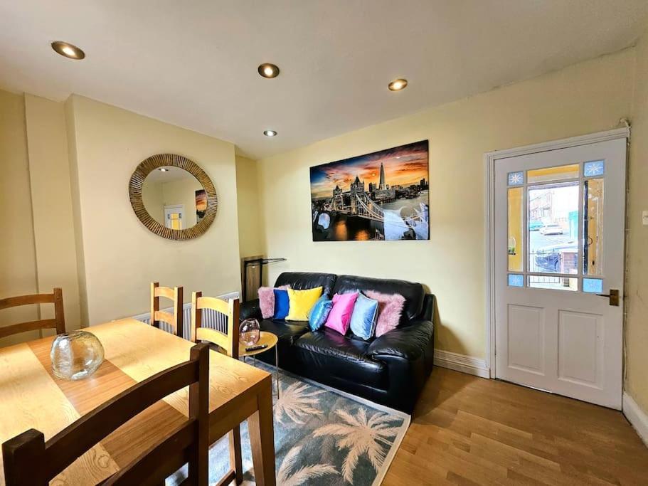 Splendid By Sensational Short Lets & Serviced At Manor Street Apartment