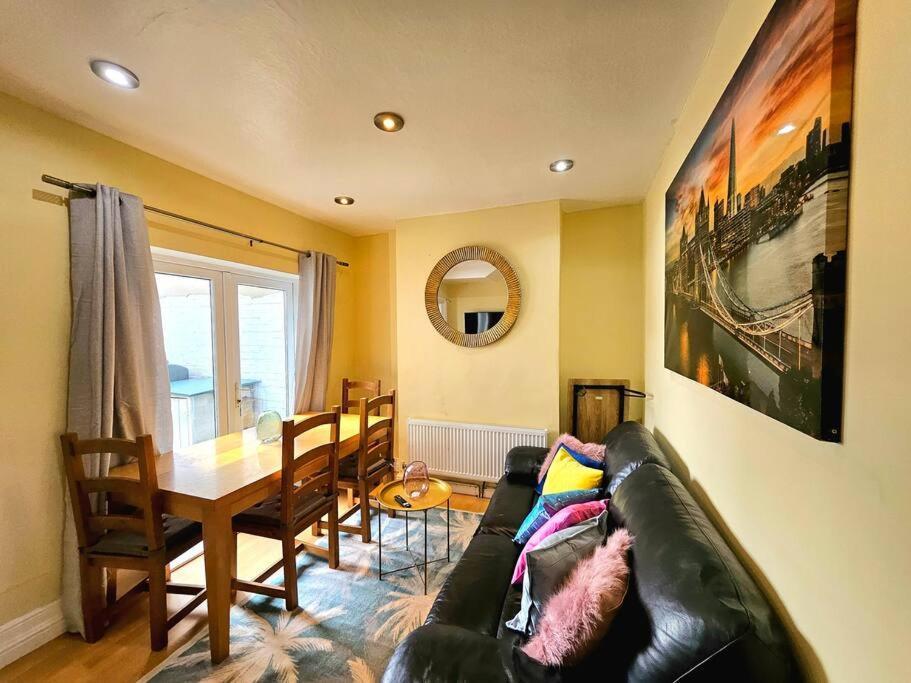Apartment Splendid By Sensational Short Lets & Serviced At Manor Street Belfast