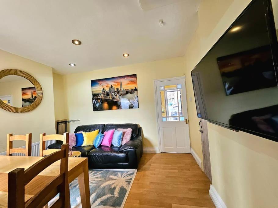 Apartment Splendid By Sensational Short Lets & Serviced At Manor Street *