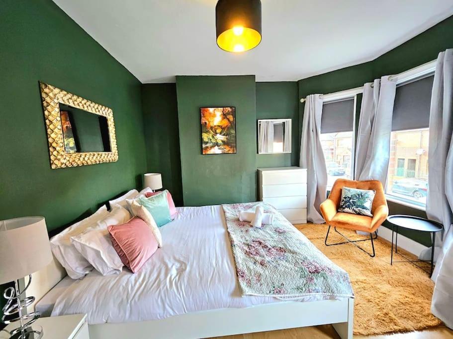 Splendid By Sensational Short Lets & Serviced At Manor Street Belfast
