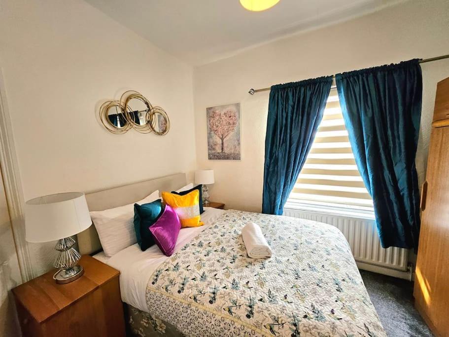 Splendid By Sensational Short Lets & Serviced At Manor Street Belfast