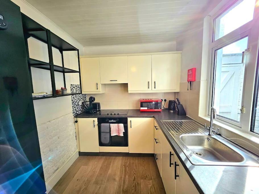 Splendid By Sensational Short Lets & Serviced At Manor Street Apartment *